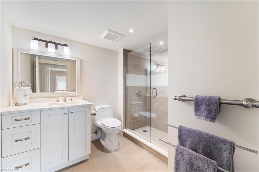 250 Park Shore Dr # 701 Property Photo 23