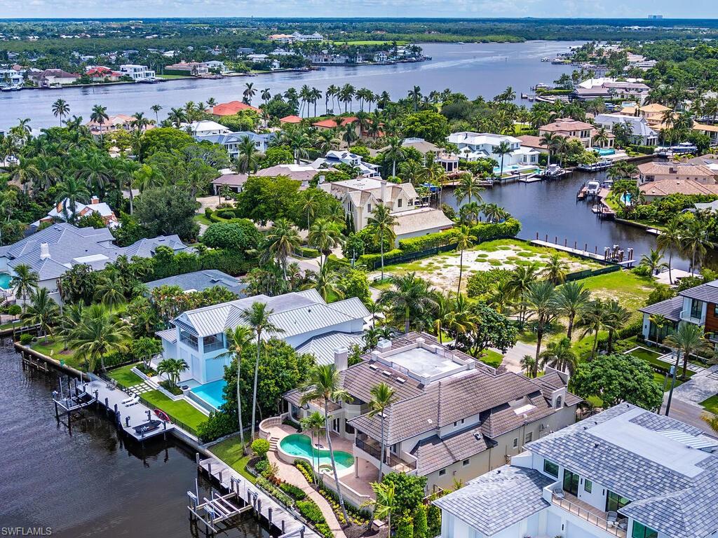 651 21st Ave S Property Photo 6