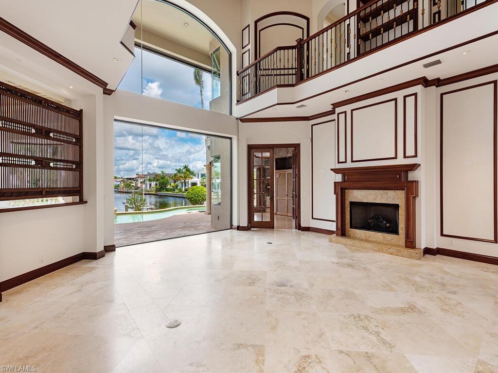 651 21st Ave S Property Photo 8