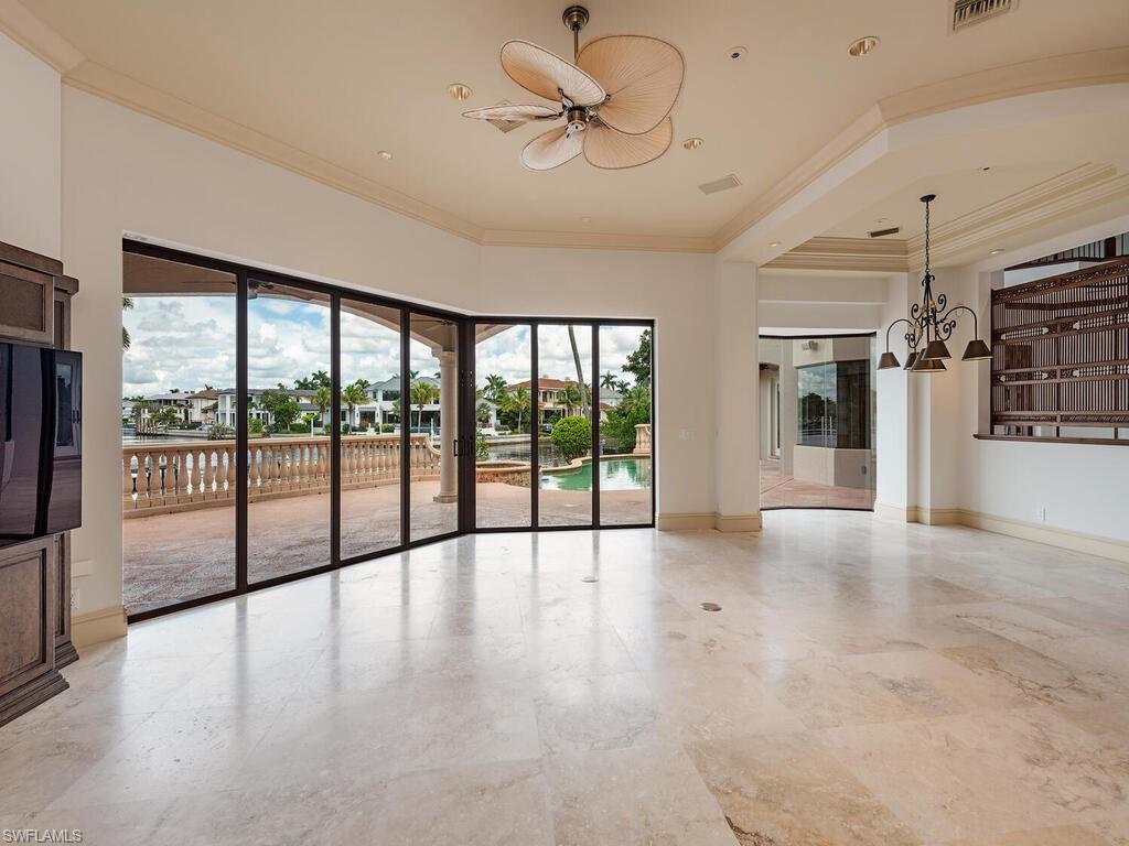 651 21st Ave S Property Photo 9