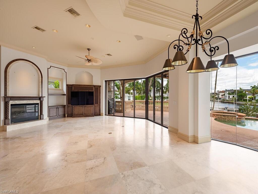 651 21st Ave S Property Photo 10