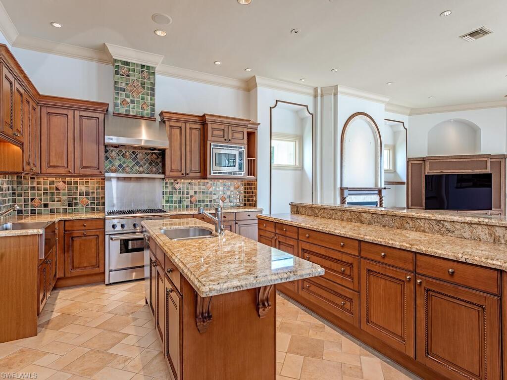 651 21st Ave S Property Photo 12