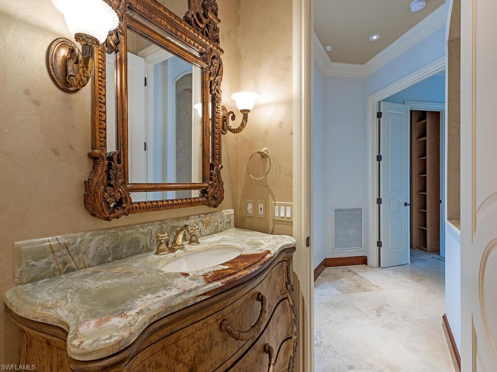 651 21st Ave S Property Photo 33