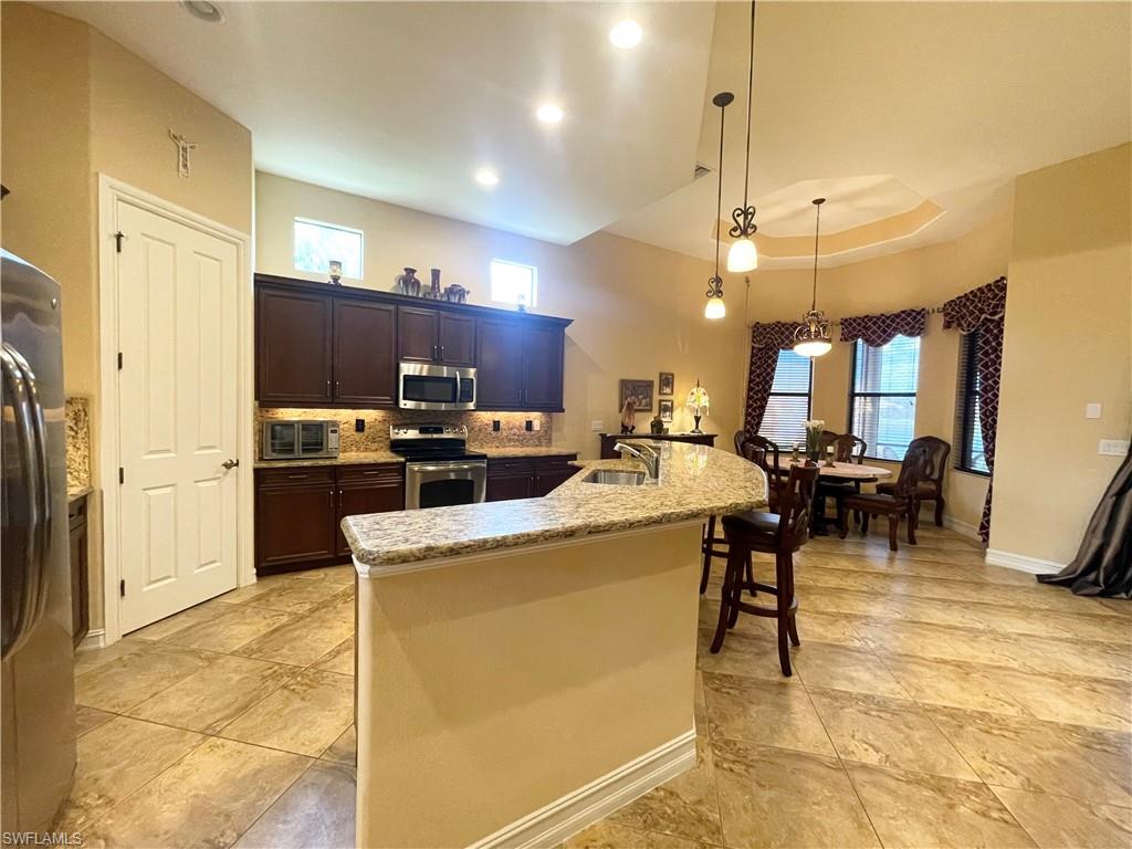 7302 Acorn Way Property Photo 9