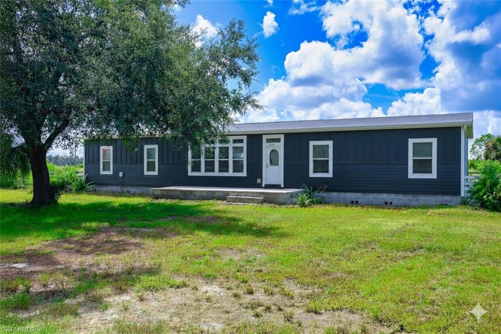 4660 43rd Ave Ne Property Photo 2