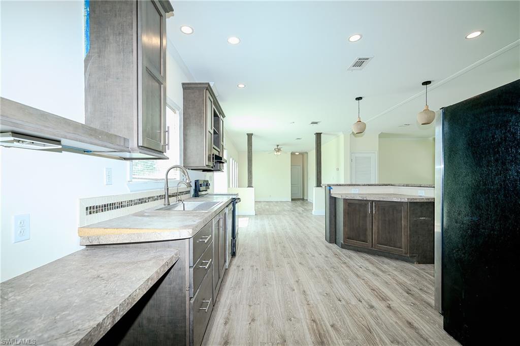 4660 43rd Ave Ne Property Photo 5