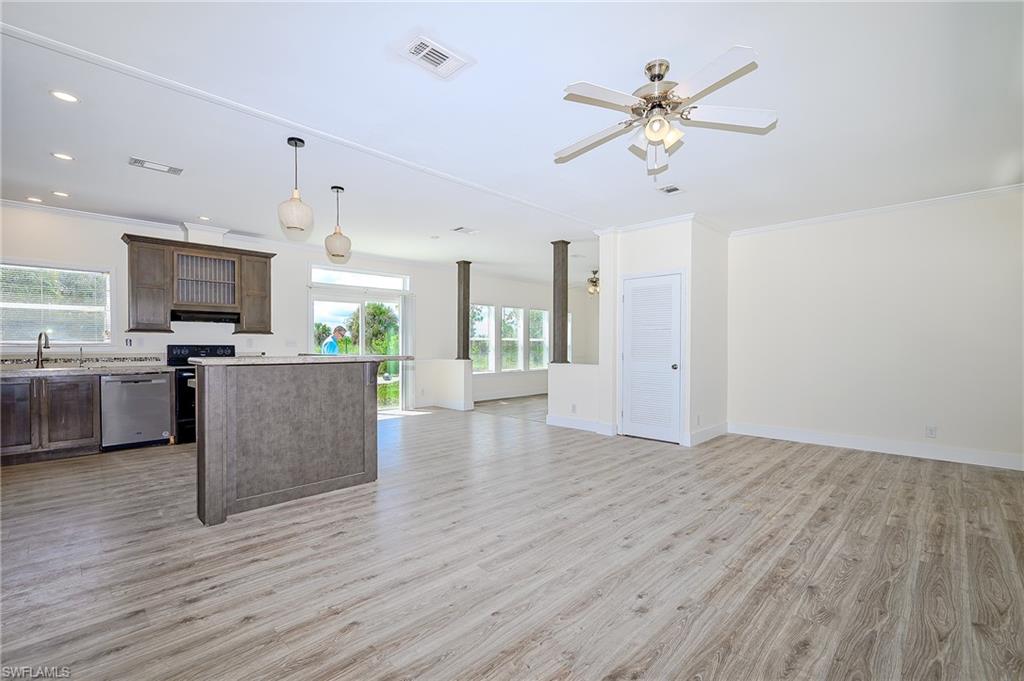 4660 43rd Ave Ne Property Photo 6