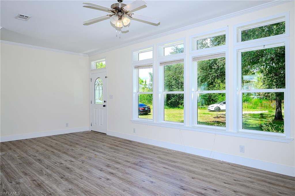 4660 43rd Ave Ne Property Photo 9