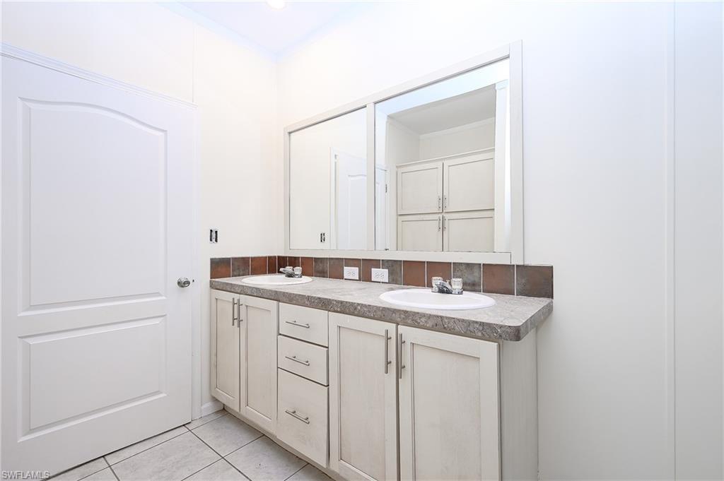 4660 43rd Ave Ne Property Photo 12