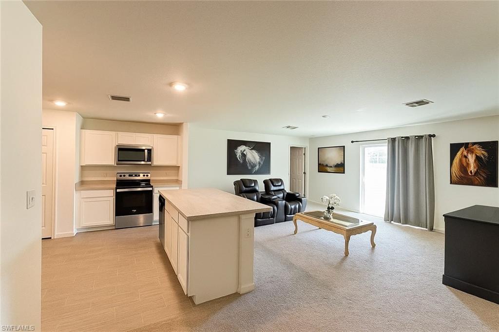 3319 40th St W Property Photo 3