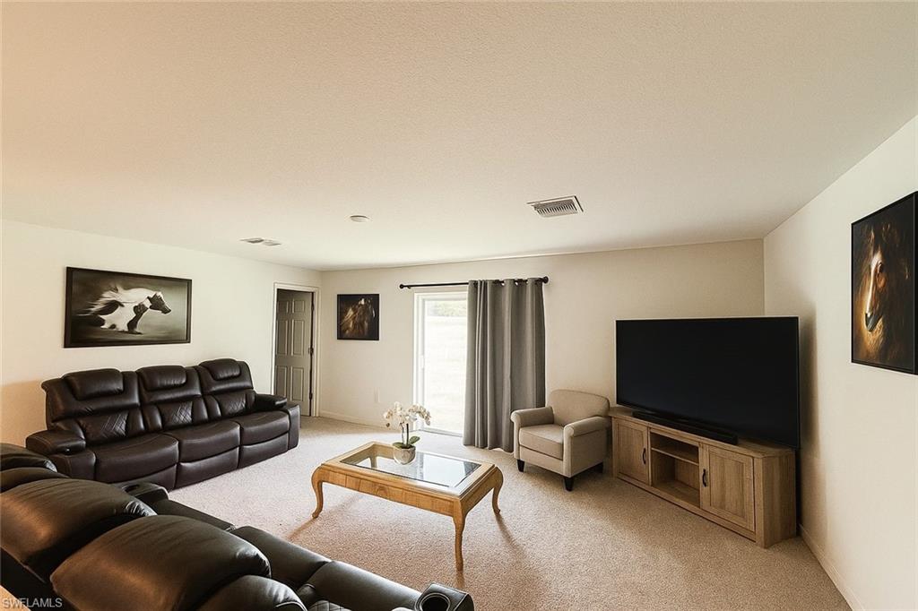 3319 40th St W Property Photo 4