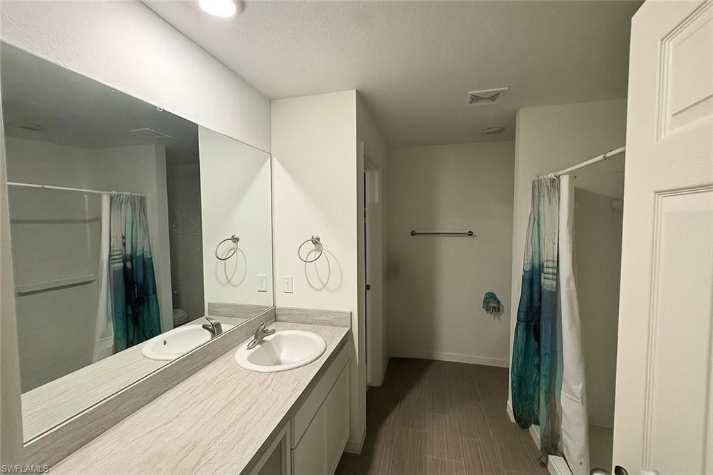 3319 40th St W Property Photo 6