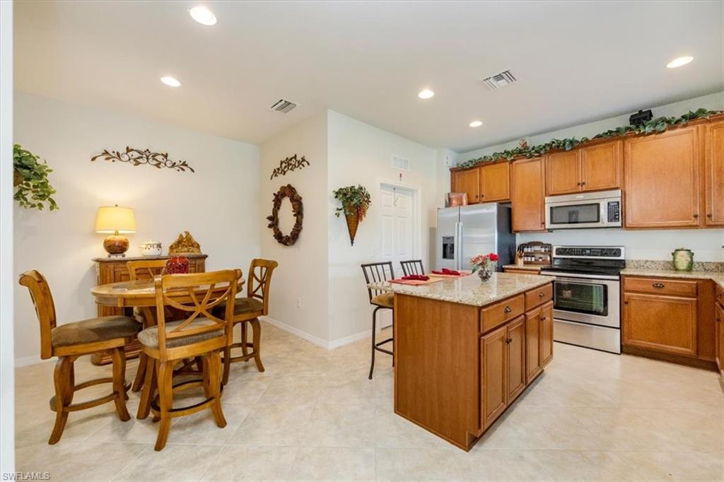 5872 Constitution St Property Photo 8