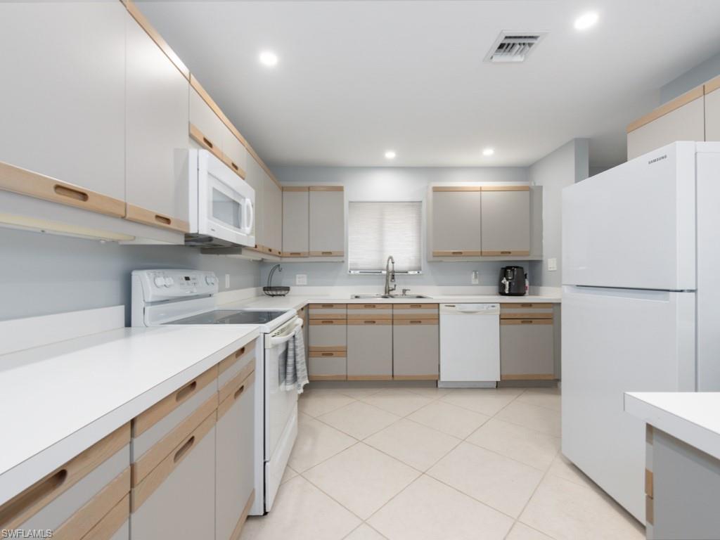 88 Cypress View Dr # F88 Property Photo 6