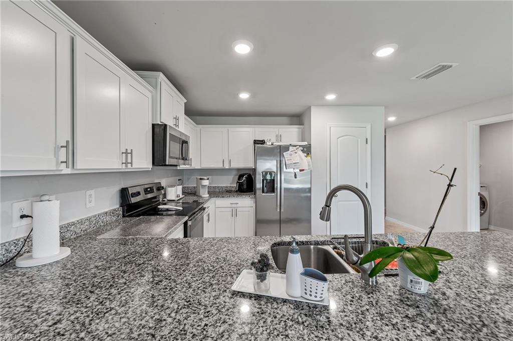 1013 Ne 15th St Property Photo 3