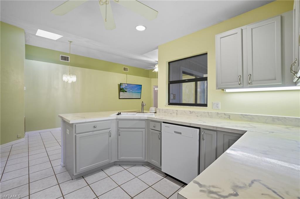 9783 Country Oaks Dr Property Photo 3