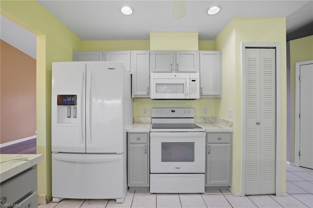 9783 Country Oaks Dr Property Photo 8