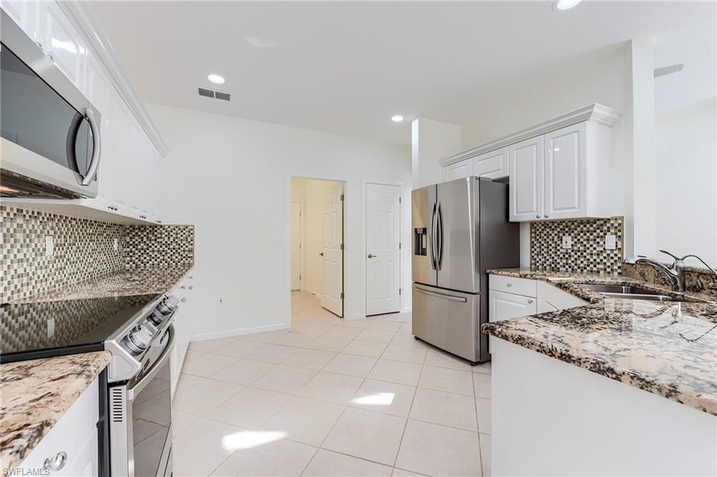 9279 Oak Strand Dr Property Photo 18