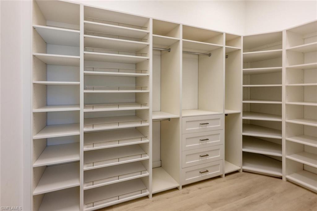 9240 The Ln Property Photo 25