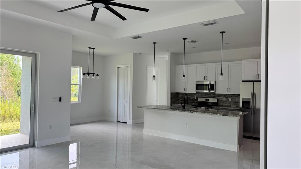 1143 Rachel St E Property Photo 3