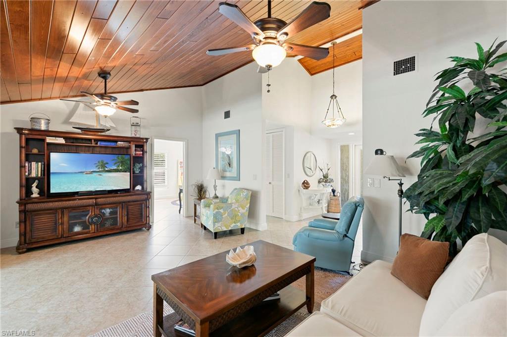 370 Kendall Dr Property Photo 3