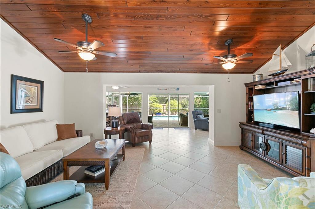 370 Kendall Dr Property Photo 4