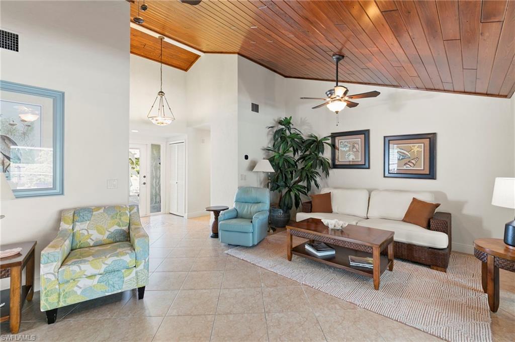 370 Kendall Dr Property Photo 5