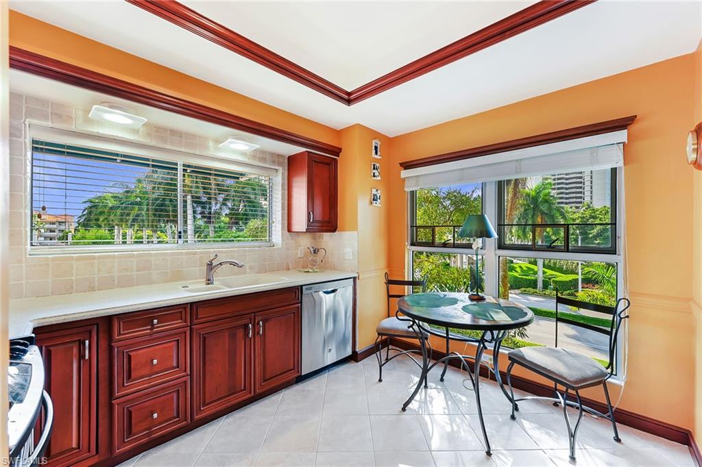 4560 Gulf Shore Blvd N # 213 Property Photo 9