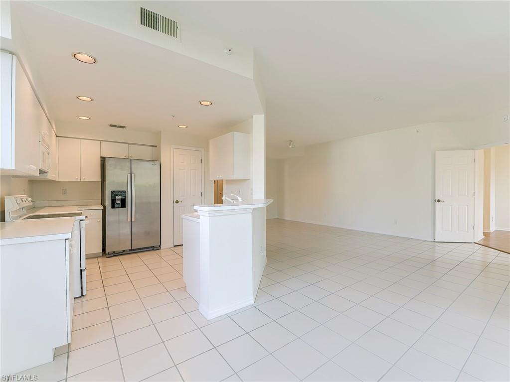 25203 Pelican Creek Cir 102 Property Photo 7