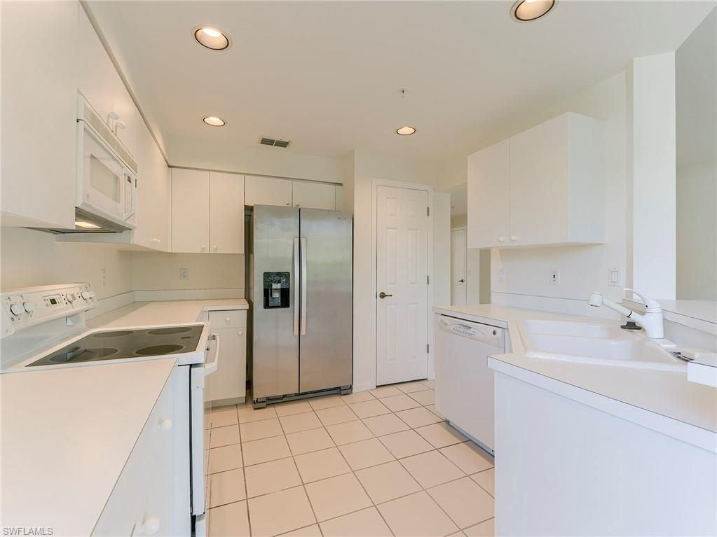 25203 Pelican Creek Cir 102 Property Photo 8