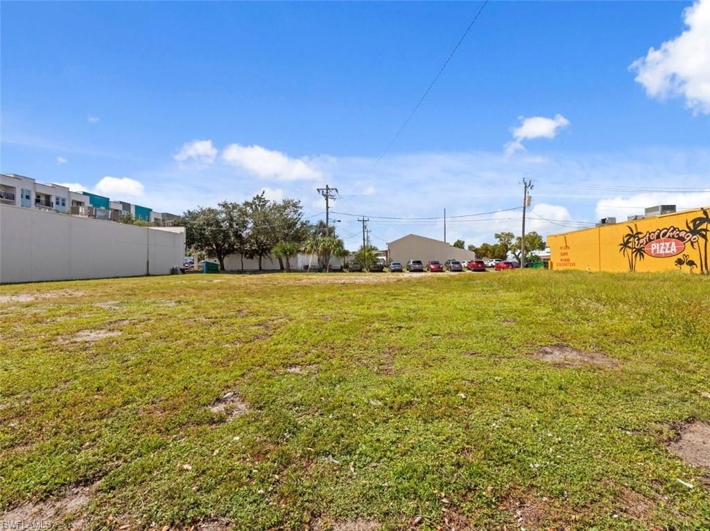 4710 9th Pl Property Photo 3