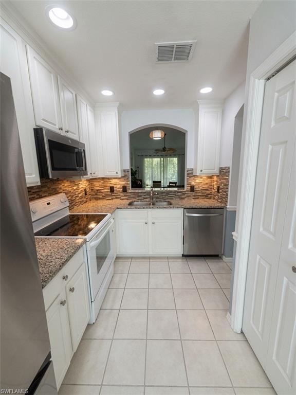 7715 Woodbrook Cir 3402 Property Photo 9