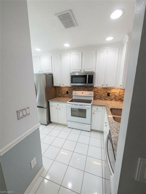 7715 Woodbrook Cir 3402 Property Photo 10