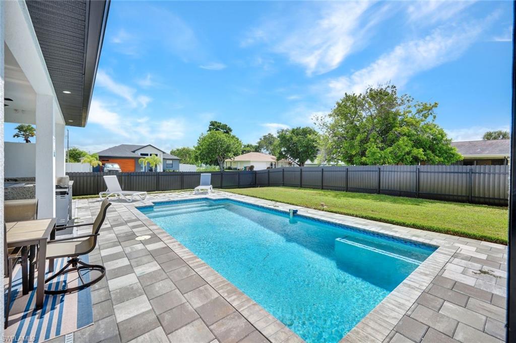636 8th Ter Property Photo 2