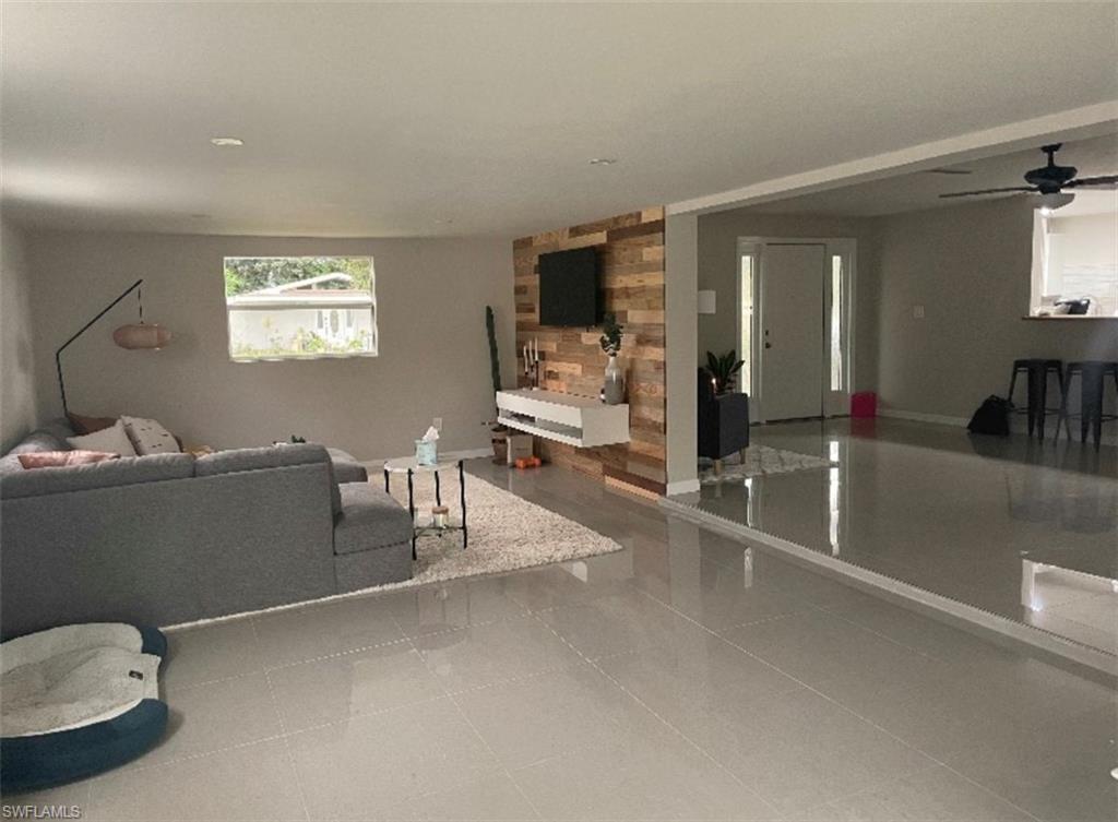 1635 Lowell Ct Property Photo 3