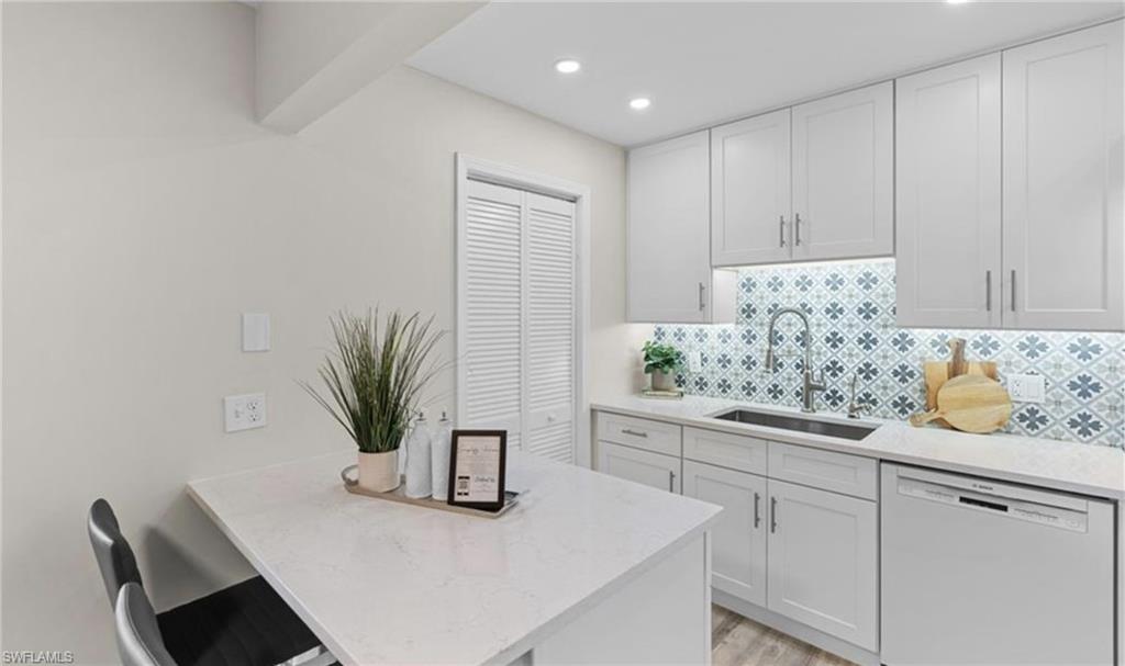 788 Park Shore Dr F17 Property Photo 8