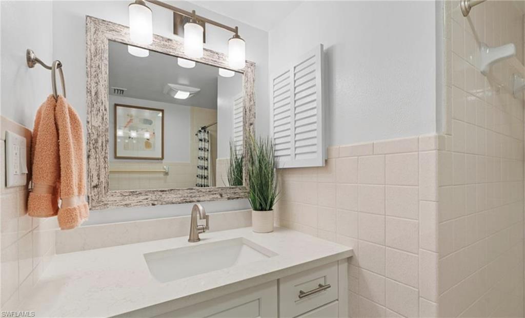 788 Park Shore Dr F17 Property Photo 20