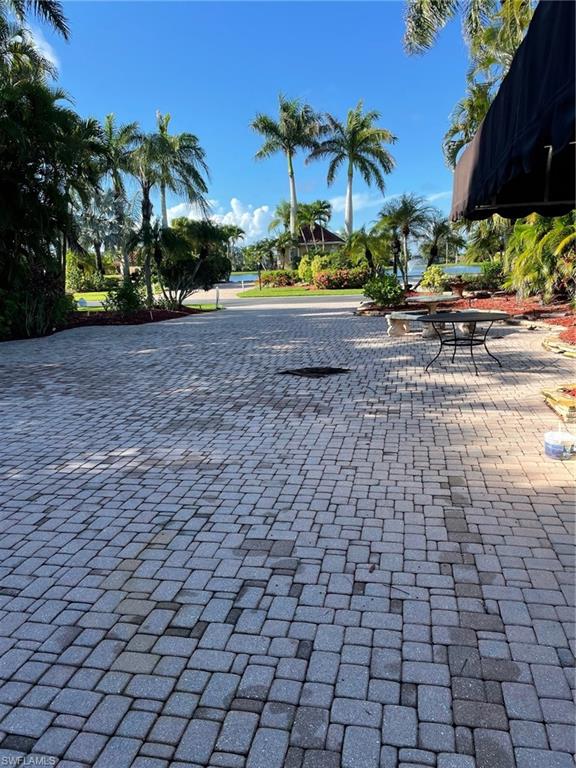 4682 Southern Breeze Dr Property Photo 4