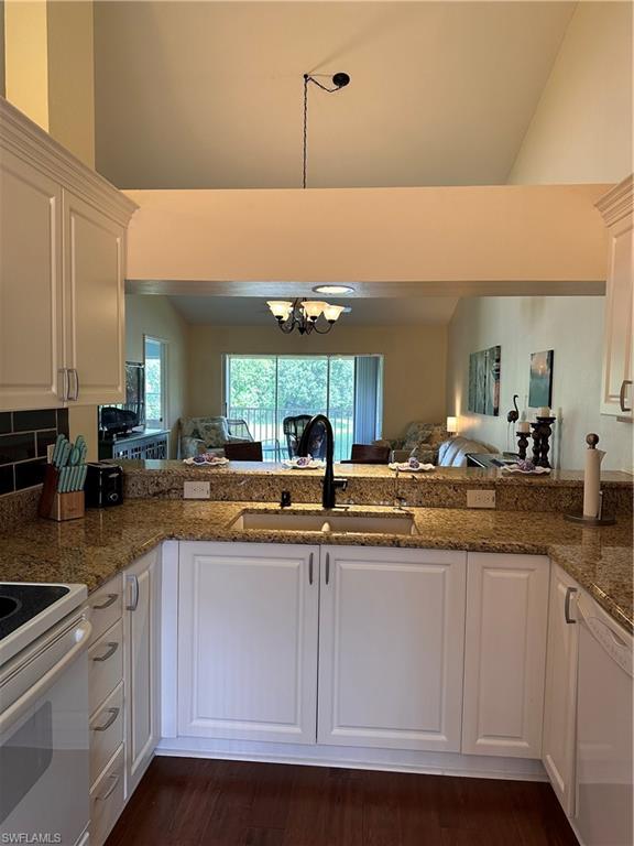 321 Robin Hood Cir 201 Property Photo 6