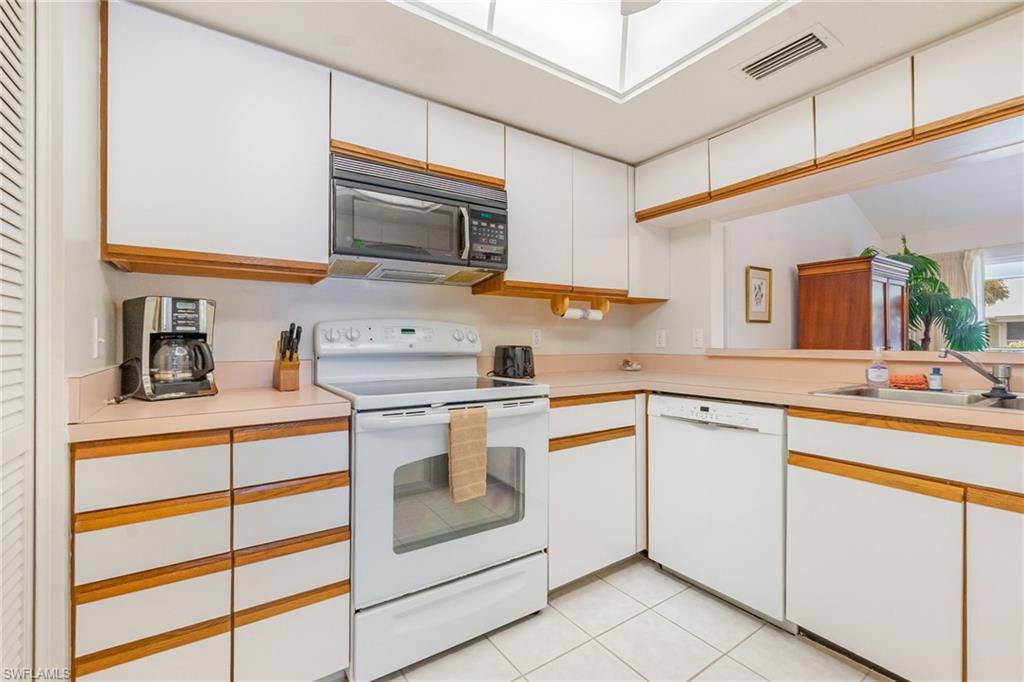 4111 Lake Forest Dr # 523 Property Photo 7