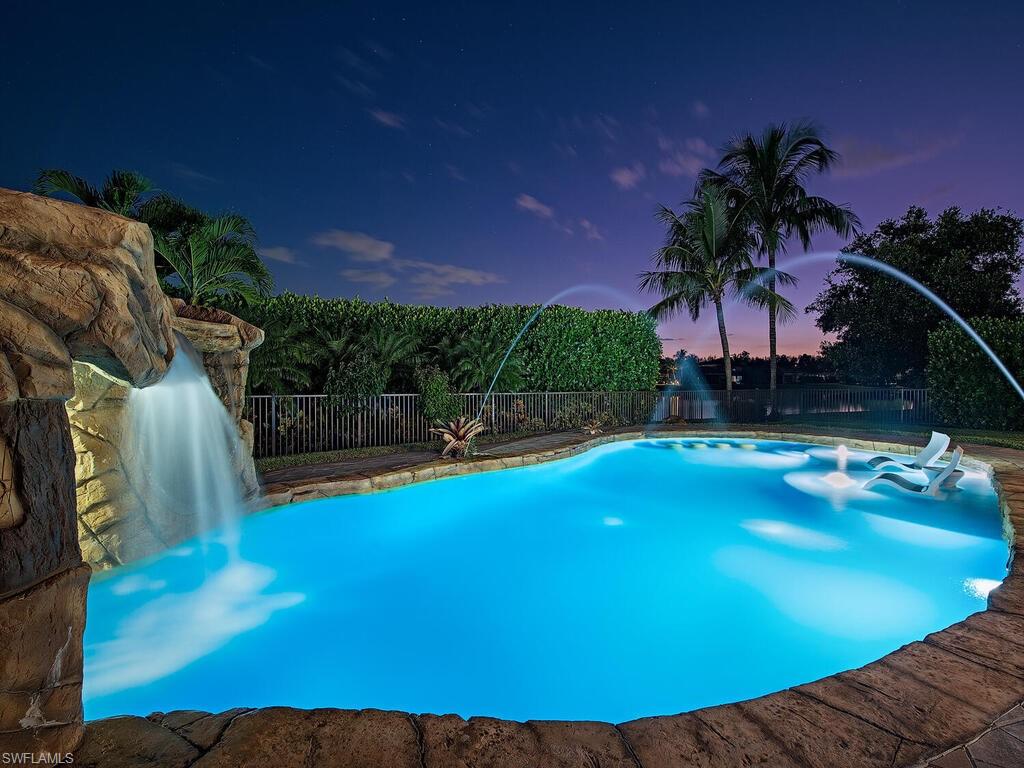 2750 Cinnamon Bay CIR