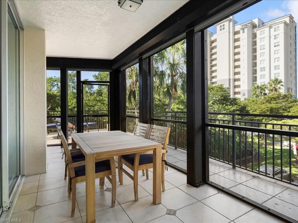425 Cove Tower Dr 304 Property Photo 5
