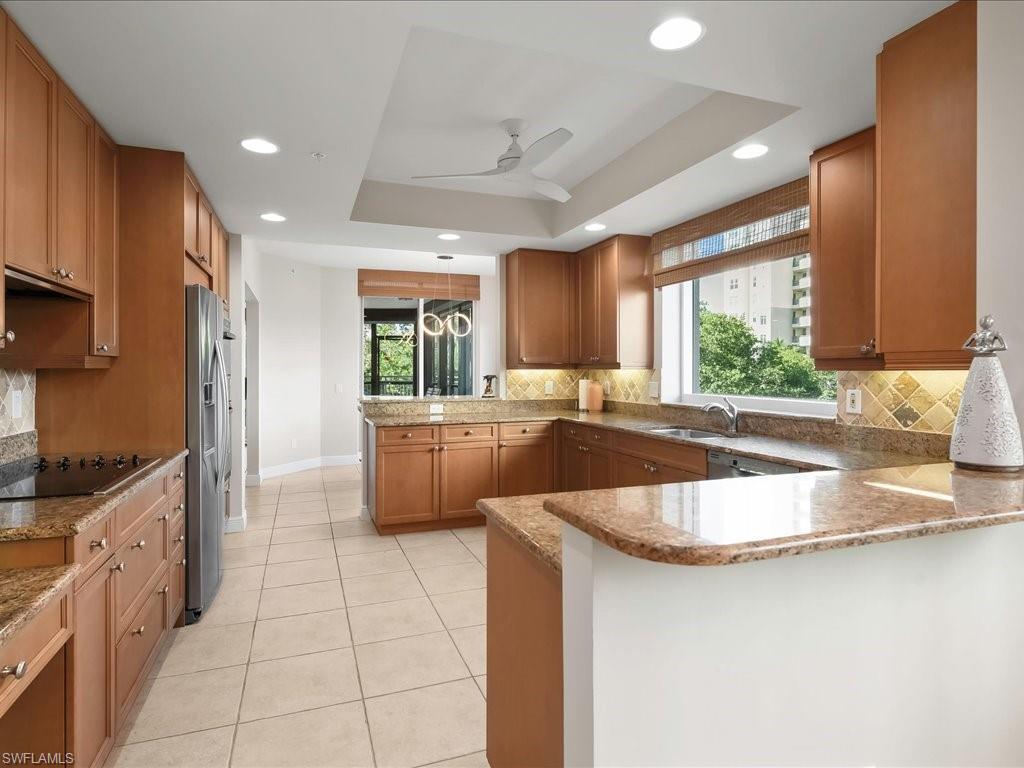 425 Cove Tower Dr 304 Property Photo 7