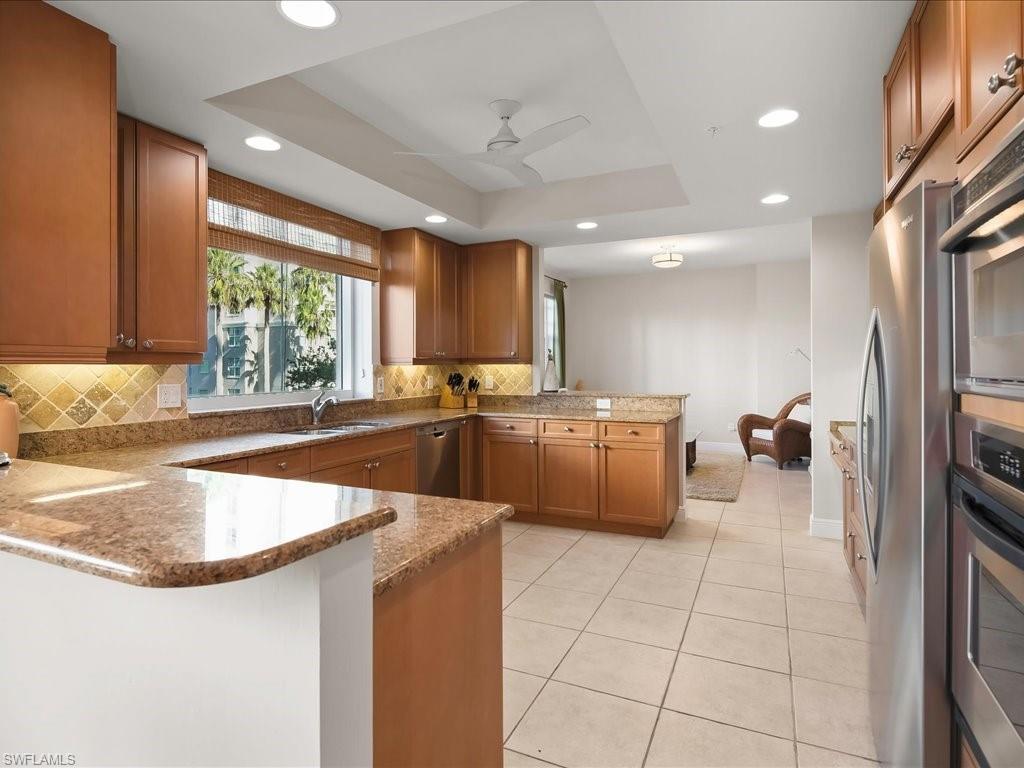 425 Cove Tower Dr 304 Property Photo 8