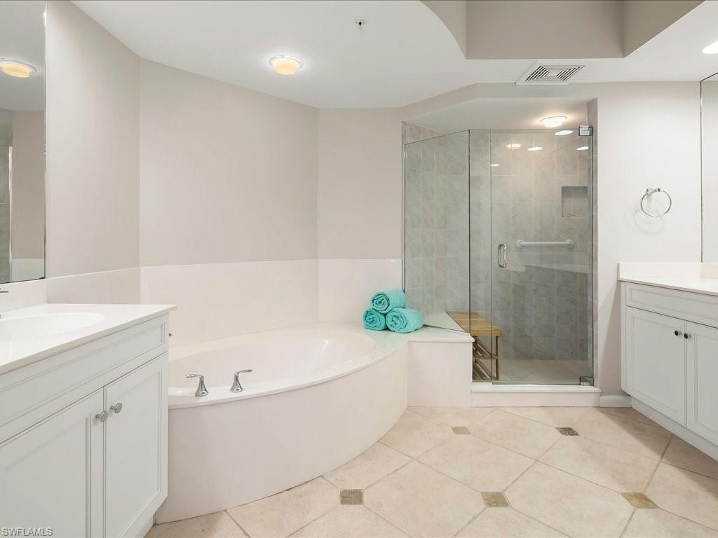 425 Cove Tower Dr 304 Property Photo 19
