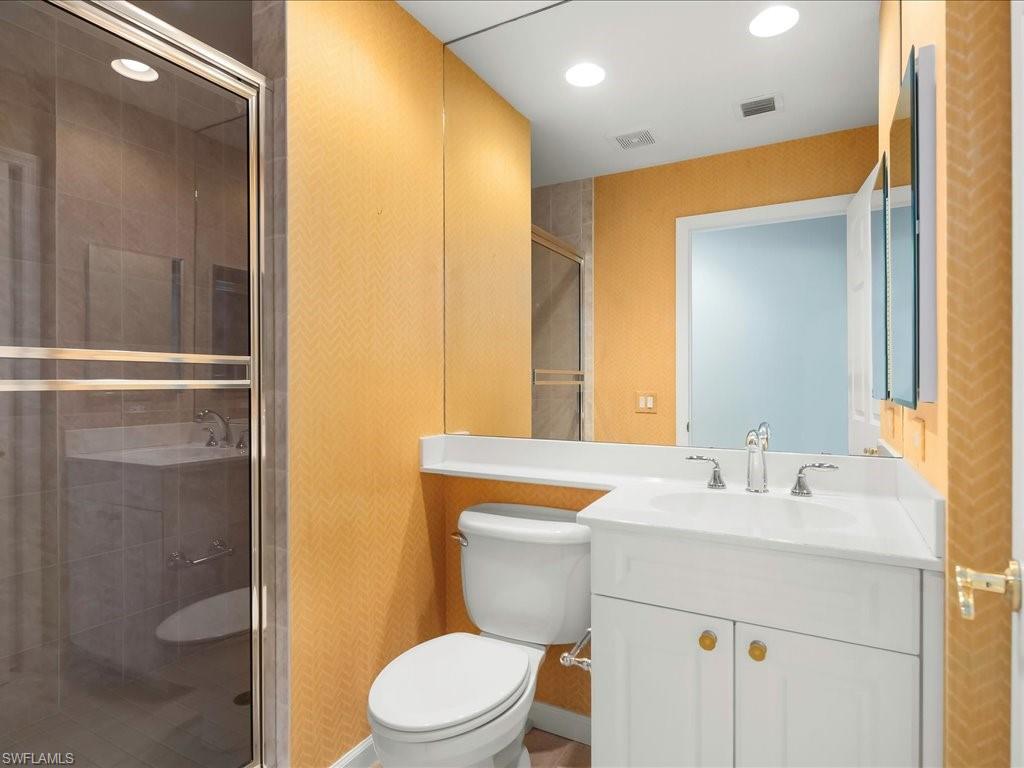 425 Cove Tower Dr 304 Property Photo 23