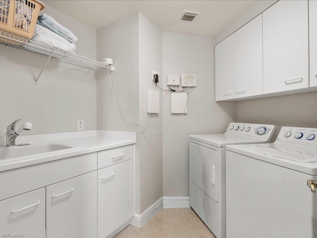 425 Cove Tower Dr 304 Property Photo 24