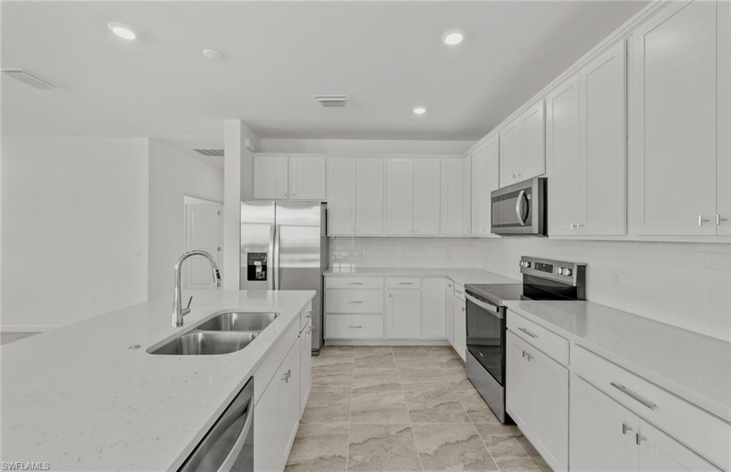 3922 Hampton Cir Property Photo 24