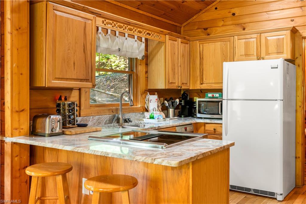 4062 Chamberlain Ln Property Photo 13