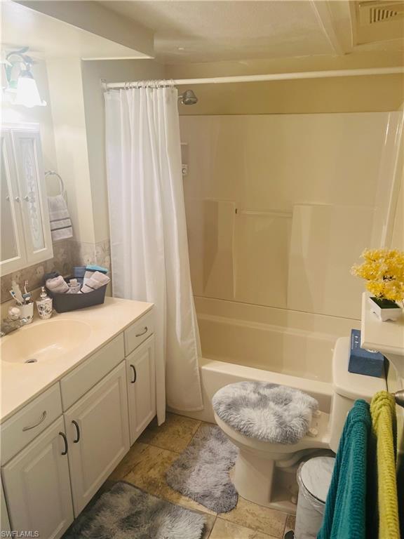 471 Palm Dr 310 Property Photo 5